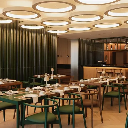 Lumen & The Light Show 4*