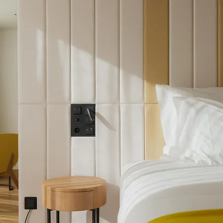 Hotel Lumen & The Light Show 4*