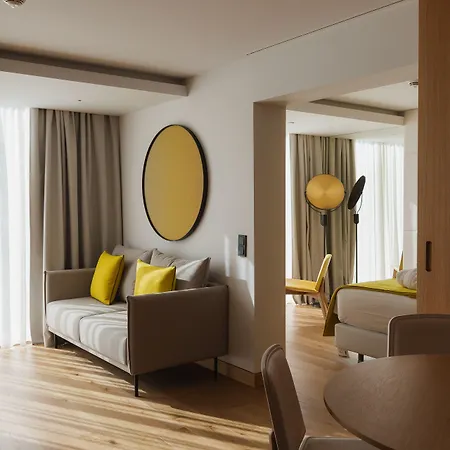 Lumen & The Light Show 4*