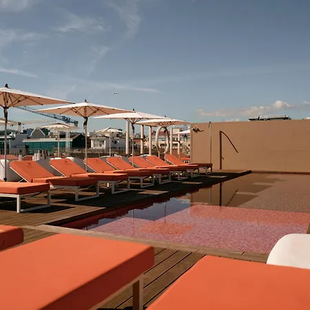 Hotel Lumen & The Light Show 4*