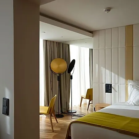 Hotel Lumen & The Light Show 4*